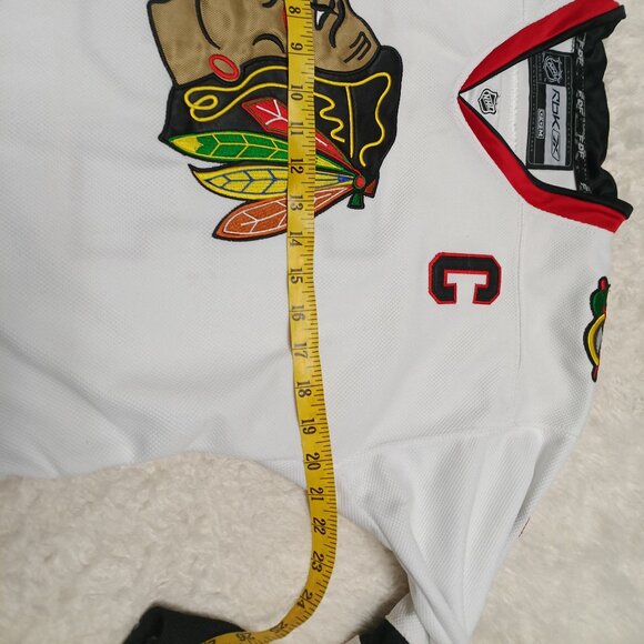 Chicago Blackhawks Jersey Youth Large NHL Hockey Jonathan Toews 19 Reebok Captai - Picture 4 of 9